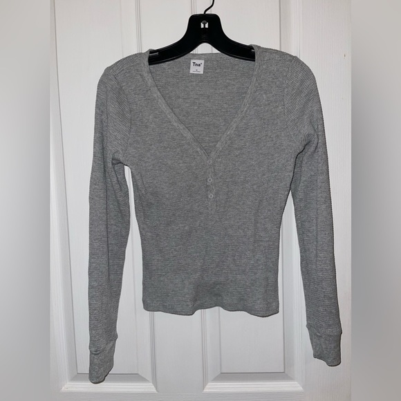Size M gray Henley long sleeve TNA - Picture 1 of 1